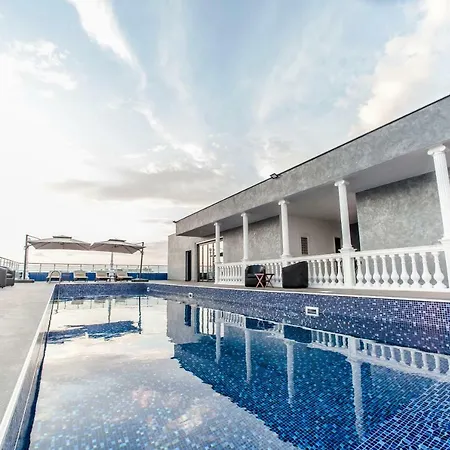 Divino Penthouse *