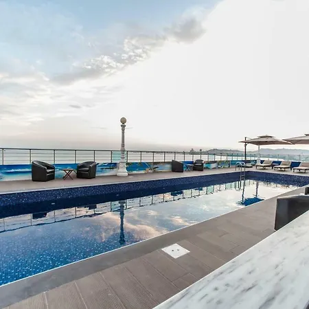 Divino Penthouse Guest house