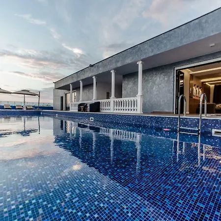 Divino Penthouse Guest house *