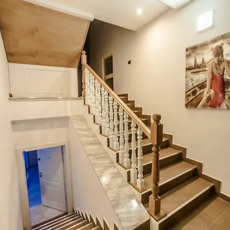 Divino Penthouse Guest house Durres